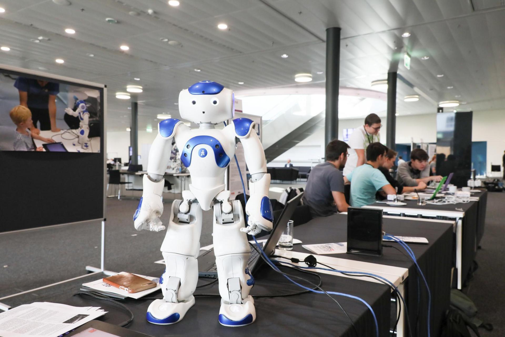 Общество будущего робот учитель. 4-Х ногие роботы будущие. Next robot